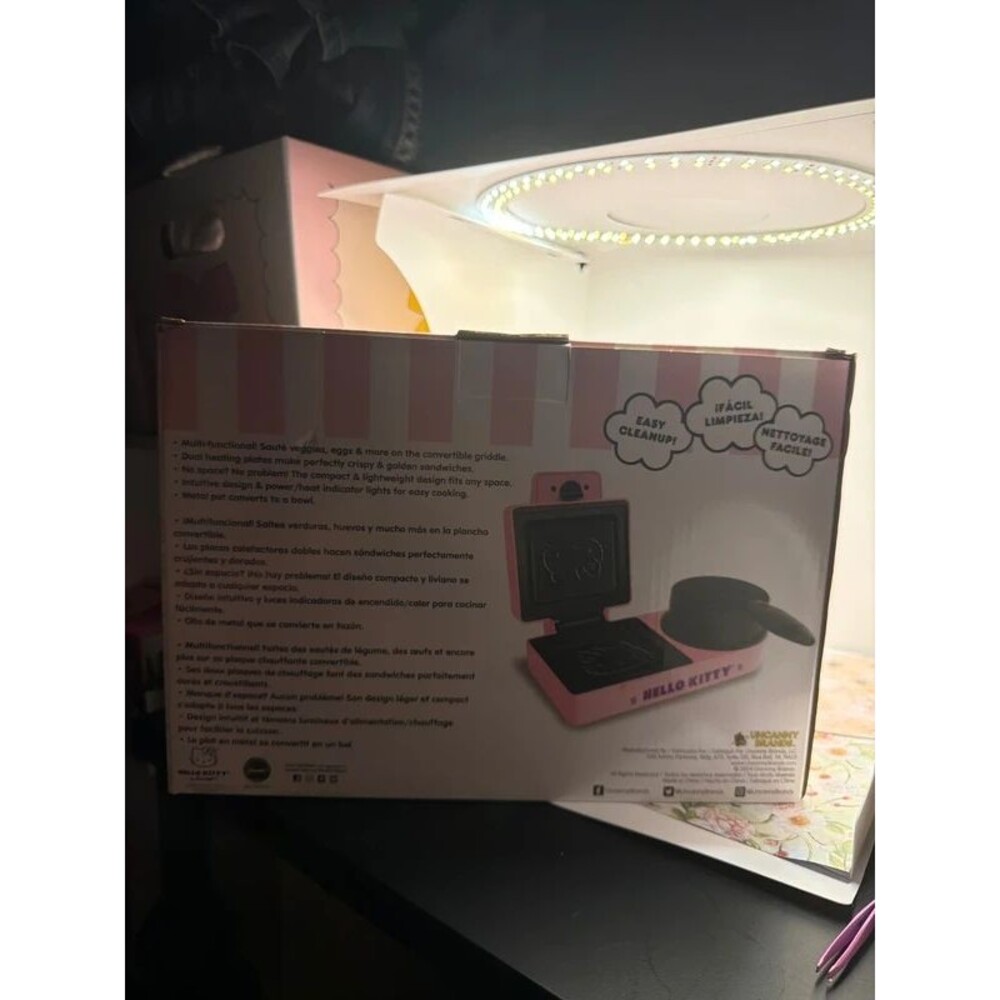 Hello kitty soup and sandwich maker